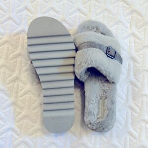 UGG Koolaburra Slides Cobble Grey 9 Retail $110 NWOT😊